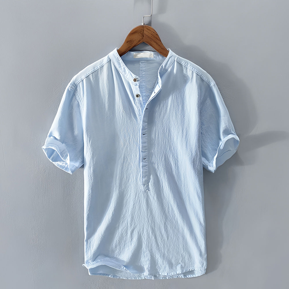 Sommerliches Herren-T-Shirt aus Leinen im lässigen Strandstil
