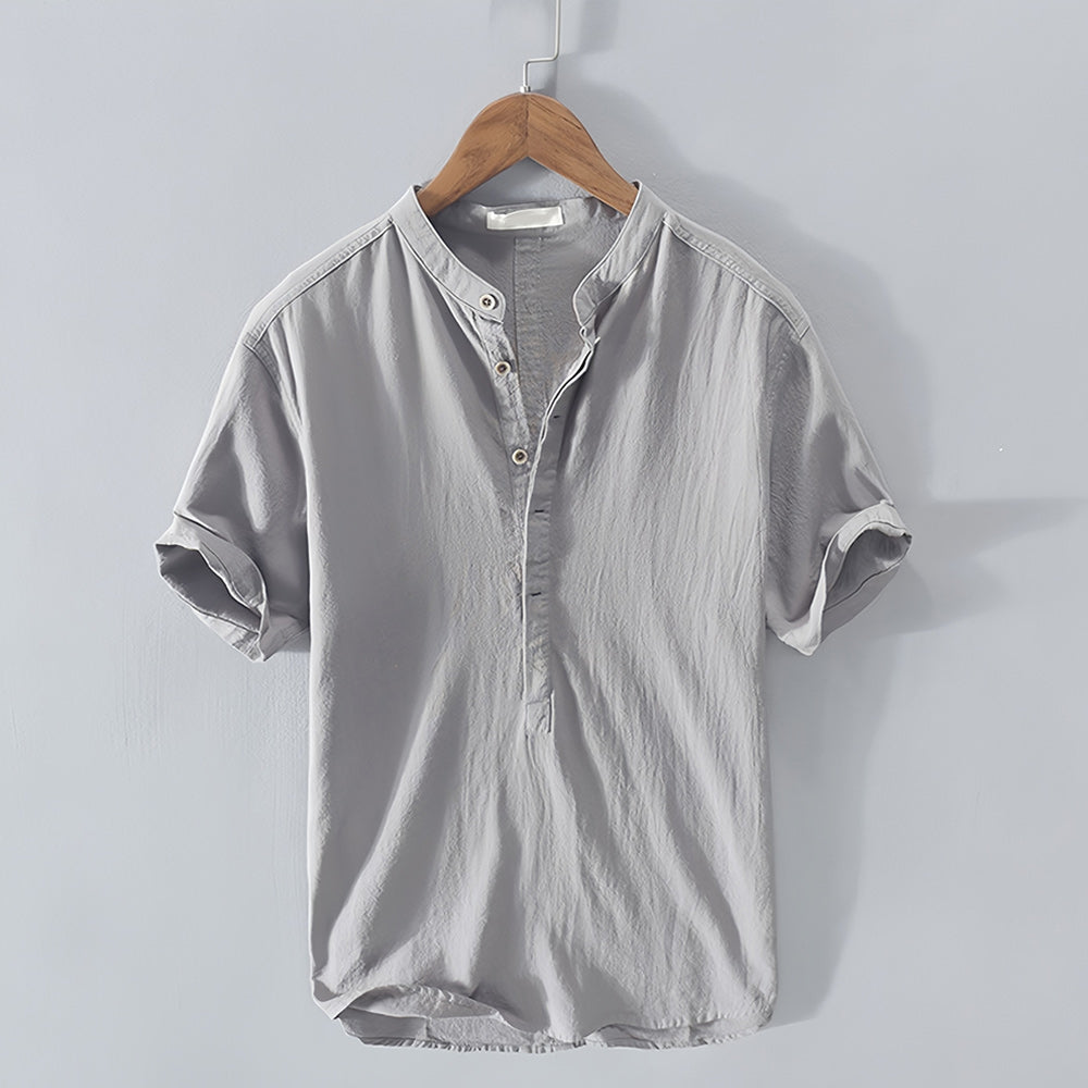 Sommerliches Herren-T-Shirt aus Leinen im lässigen Strandstil