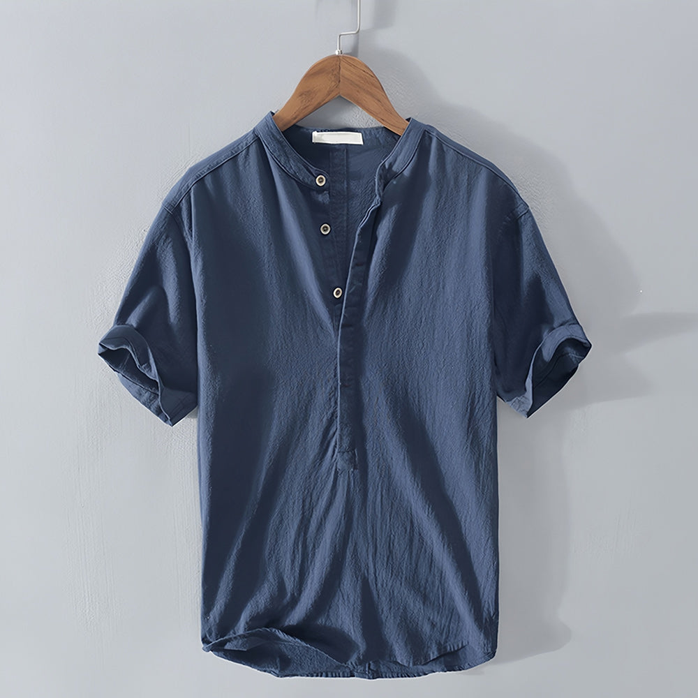 Sommerliches Herren-T-Shirt aus Leinen im lässigen Strandstil